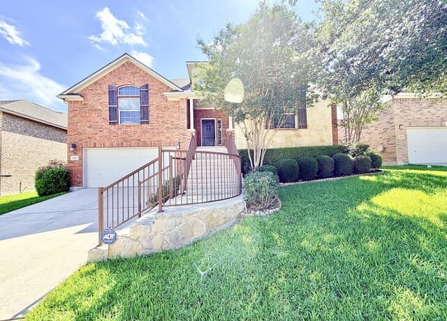 3-bedroom rental at 2415 Cortona Mist in San Antonio, TX — photo 2