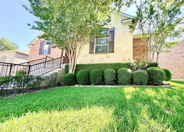 3-bedroom rental at 2415 Cortona Mist in San Antonio, TX — photo 5