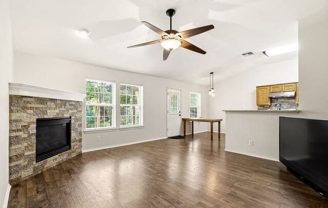 3-bedroom rental at 9935 Gazelle Frst in San Antonio, TX — photo 4