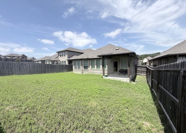 3-bedroom rental at 24302 Palermo in San Antonio, TX — photo 5