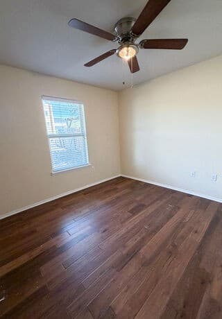 3-bedroom rental at 220 Hansford St in San Antonio, TX — photo 5