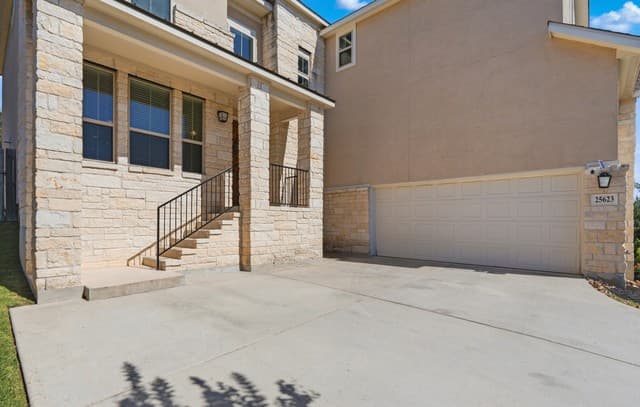 4-bedroom rental at 25623 Coronado Blf in San Antonio, TX — photo 4
