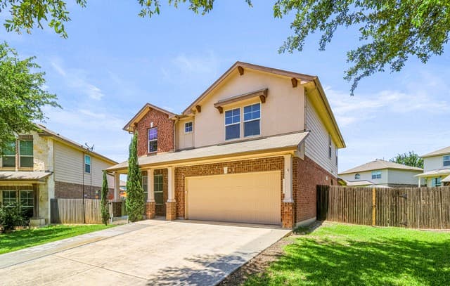 5-bedroom rental at 13511 Cranbrook in Live Oak, TX — photo 2