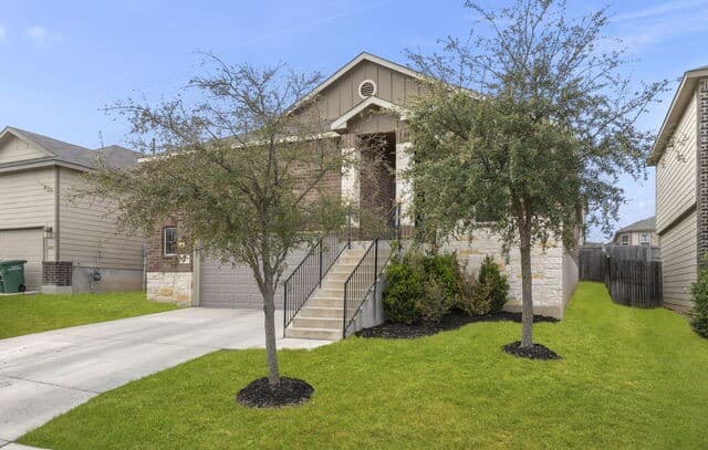 4-bedroom rental at 6211 Fox Peak Dr in San Antonio, TX — photo 2