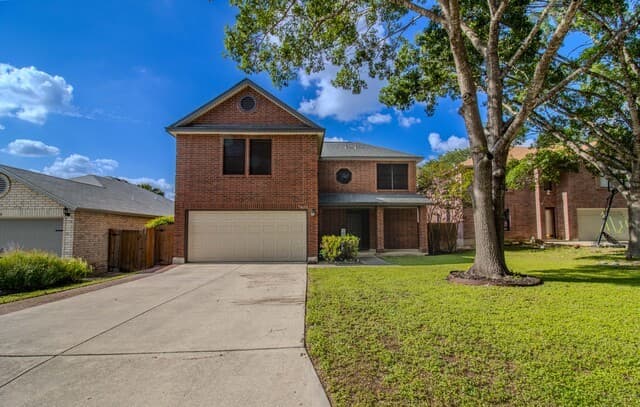 3-bedroom rental at 9615 Hillside Trl in San Antonio, TX — photo 1