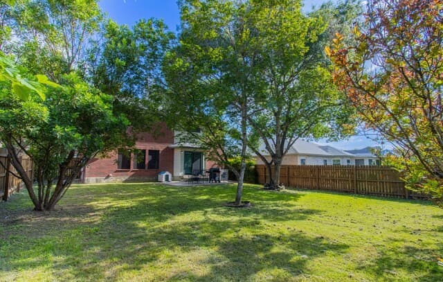 3-bedroom rental at 9615 Hillside Trl in San Antonio, TX — photo 4