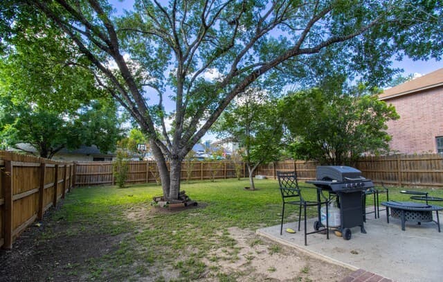3-bedroom rental at 9615 Hillside Trl in San Antonio, TX — photo 5