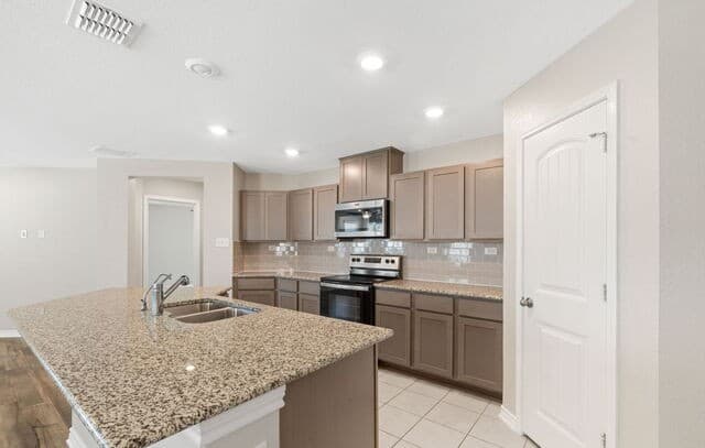 4-bedroom rental at 9411 Braman Pt in Converse, TX — photo 4