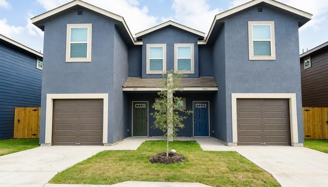 rental at 6946 Lakeview Dr. in San Antonio, TX — photo 1