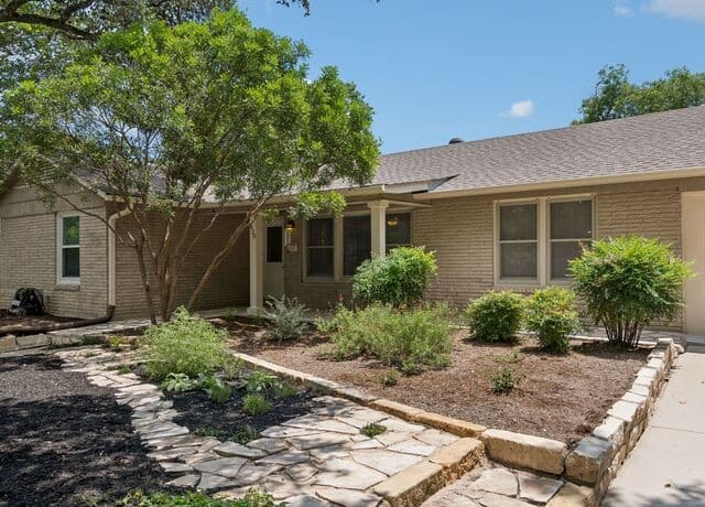 3-bedroom rental at 438 Oakleaf Drive in San Antonio, TX — photo 4