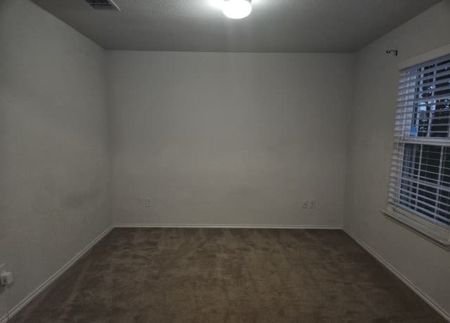 5-bedroom rental at 178 Hidden Knoll in Selma, TX — photo 2