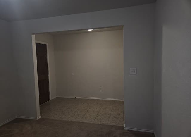 5-bedroom rental at 178 Hidden Knoll in Selma, TX — photo 3