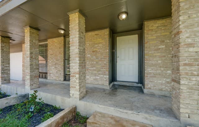 3-bedroom rental at 4240 Chestnuthill Dr in San Antonio, TX — photo 2