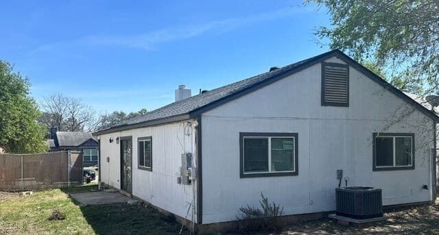 3-bedroom rental at 8719 Port Of Call Dr in San Antonio, TX — photo 3