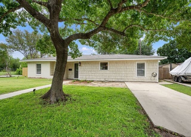 4-bedroom rental at 542 Brightwood Pl in San Antonio, TX — photo 4