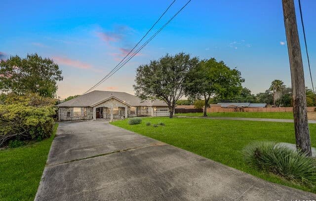 3-bedroom rental at 514 Jackson Keller Rd in San Antonio, TX — photo 1