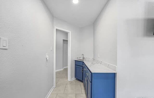 3-bedroom rental at 514 Jackson Keller Rd in San Antonio, TX — photo 3