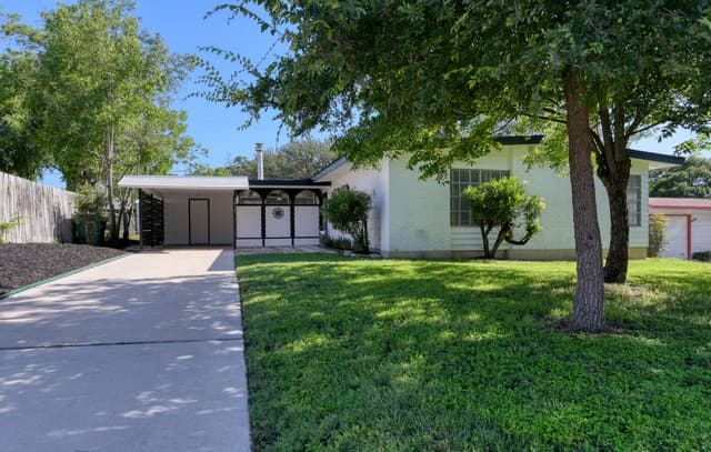 3-bedroom rental at 1015 Mount Serolod Dr in San Antonio, TX — photo 1