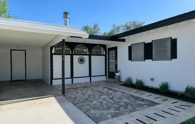 3-bedroom rental at 1015 Mount Serolod Dr in San Antonio, TX — photo 2