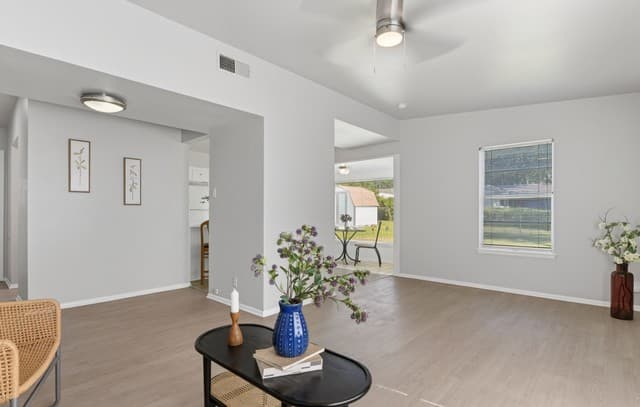 3-bedroom rental at 1015 Mount Serolod Dr in San Antonio, TX — photo 4
