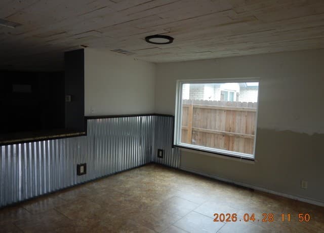 3-bedroom rental at 4814 Roxton Ave in San Antonio, TX — photo 2