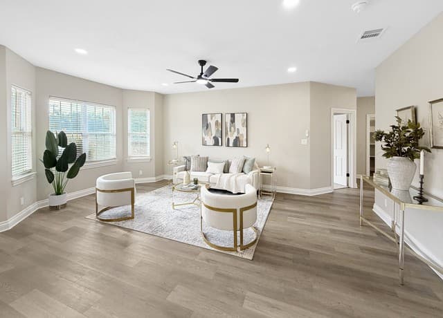 6-bedroom rental at 403 E Vista Rdg in San Antonio, TX — photo 3