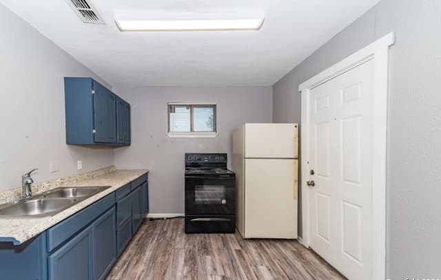 3-bedroom rental at 508 Bee St in San Antonio, TX — photo 5
