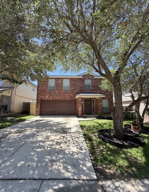 3-bedroom rental at 7426 Draco Leap in San Antonio, TX — photo 2