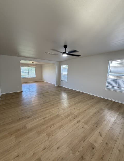 3-bedroom rental at 7426 Draco Leap in San Antonio, TX — photo 5