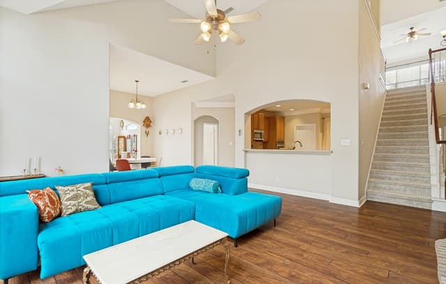 6-bedroom rental at 415 Flintlock in San Antonio, TX — photo 4