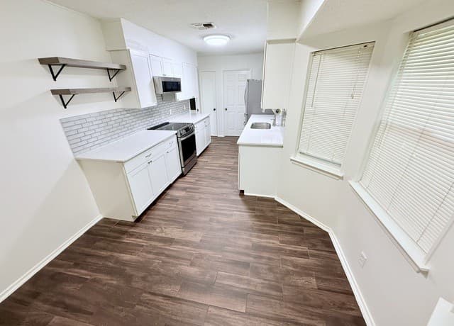 3-bedroom rental at 7119 Forest Mont St in San Antonio, TX — photo 5