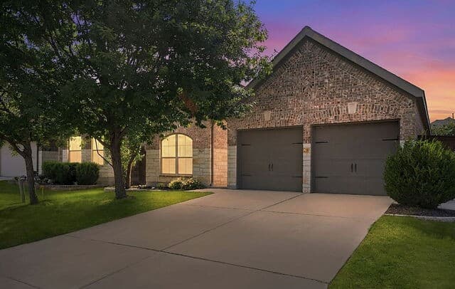 3-bedroom rental at 8729 White Crown in San Antonio, TX — photo 2