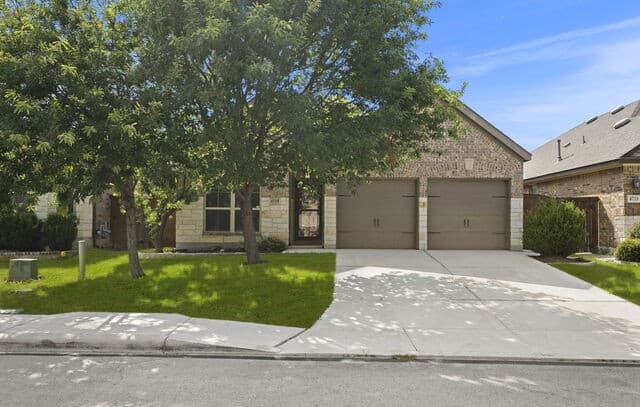 3-bedroom rental at 8729 White Crown in San Antonio, TX — photo 3