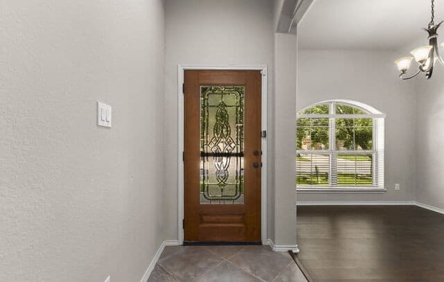 3-bedroom rental at 8729 White Crown in San Antonio, TX — photo 4