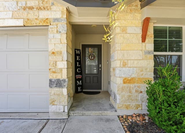 4-bedroom rental at 9615 Moon Shine in San Antonio, TX — photo 4