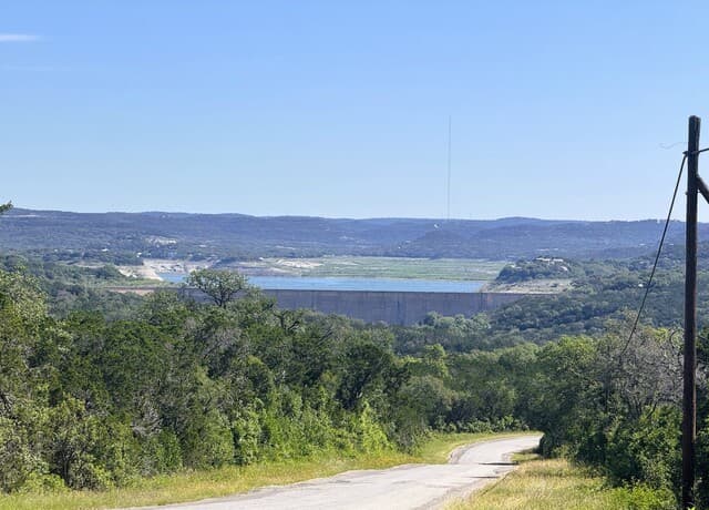 2-bedroom rental at 330 Private Road 2610 in Mico, TX — photo 1