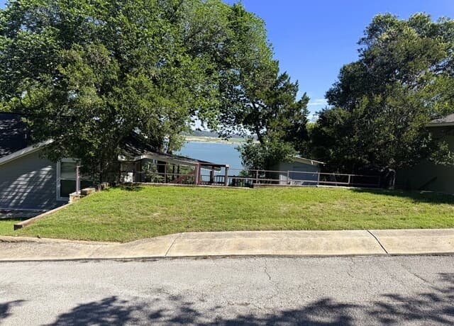2-bedroom rental at 330 Private Road 2610 in Mico, TX — photo 2
