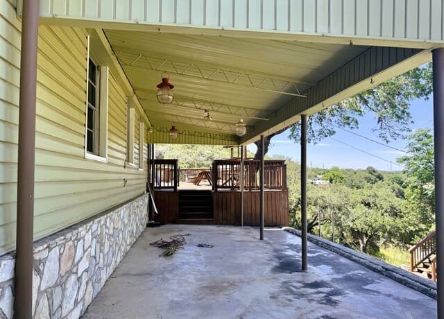 2-bedroom rental at 330 Private Road 2610 in Mico, TX — photo 4