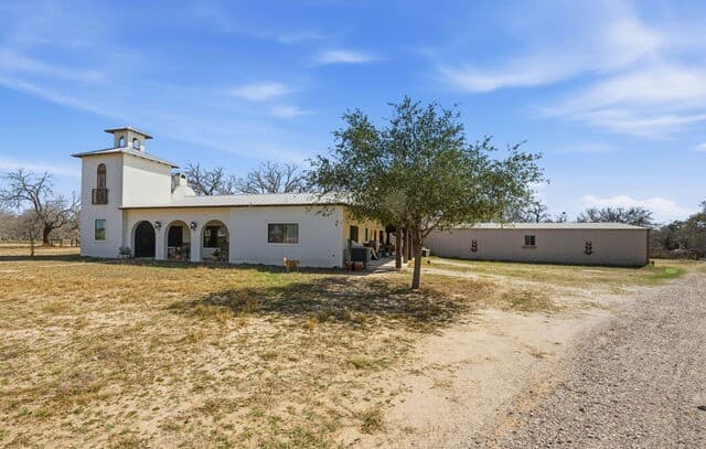 Home for sale at 1150 Bruce in Poteet, TX — photo 2