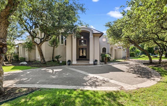 5-bedroom rental at 519 Blackjack Oak in Shavano Park, TX — photo 1