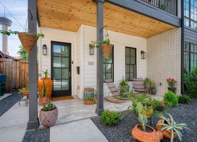 3-bedroom rental at 311 Refugio Street Unit 101 in San Antonio, TX — photo 2