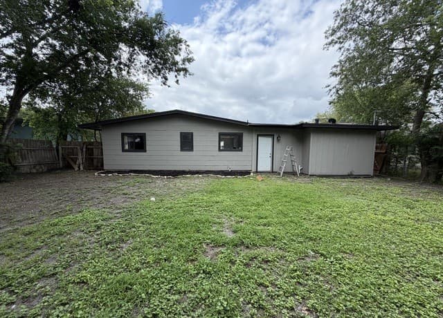 3-bedroom rental at 5409 Arneson Dr in Kirby, TX — photo 3