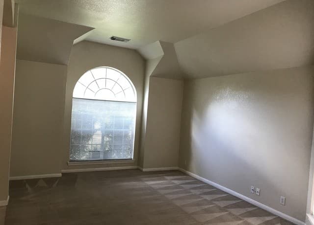 3-bedroom rental at 2520 Crested Heights in Schertz, TX — photo 3