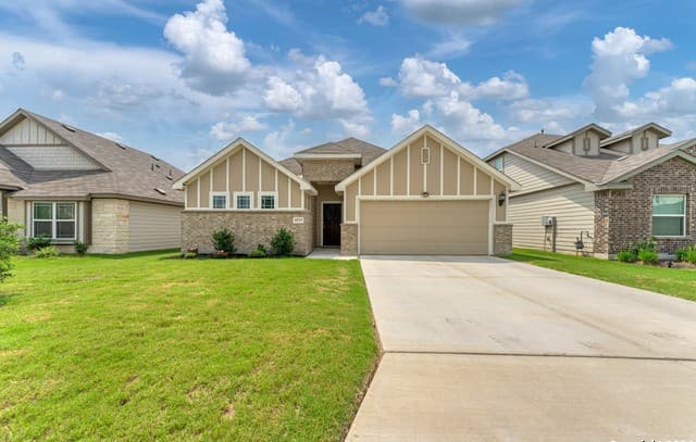 3-bedroom rental at 4323 W Vasquez Cir in Converse, TX — photo 2