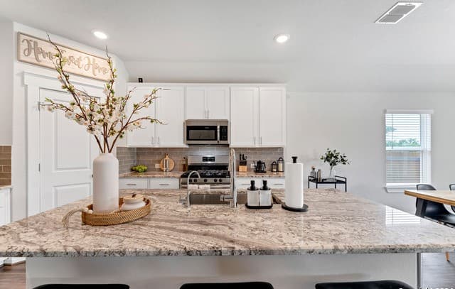 3-bedroom rental at 4323 W Vasquez Cir in Converse, TX — photo 4