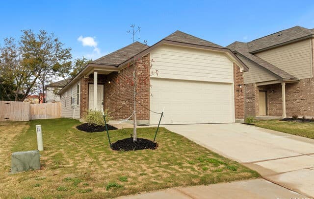 3-bedroom rental at 9419 Graze Br in San Antonio, TX — photo 2