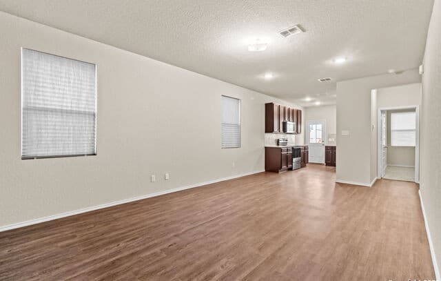 3-bedroom rental at 9419 Graze Br in San Antonio, TX — photo 4