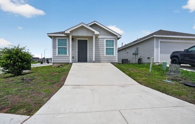 3-bedroom rental at 8230 Piedra Medina in San Antonio, TX — photo 1