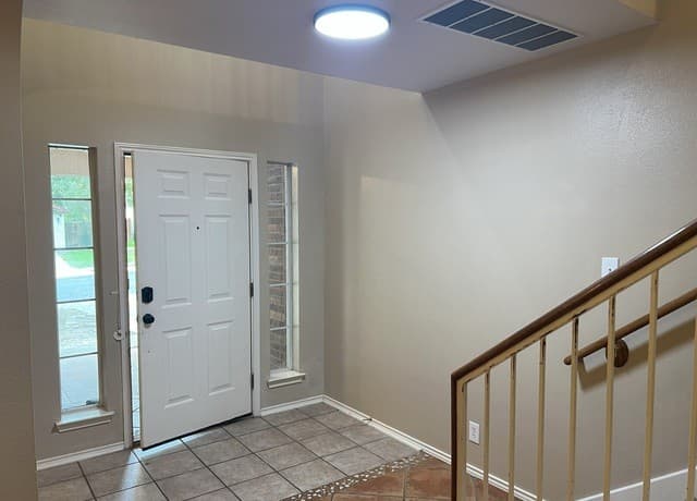 5-bedroom rental at 3648 Diamond Falls in Schertz, TX — photo 3