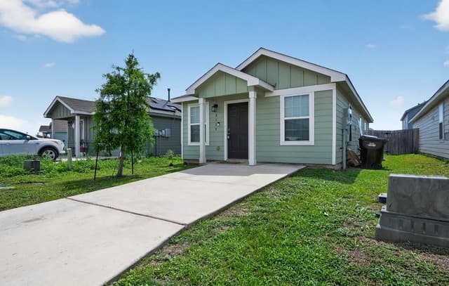 2-bedroom rental at 8119 Serro Medina in San Antonio, TX — photo 2